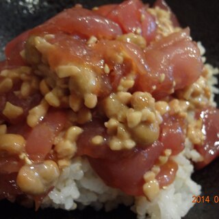 ユッケ風マグロ納豆丼